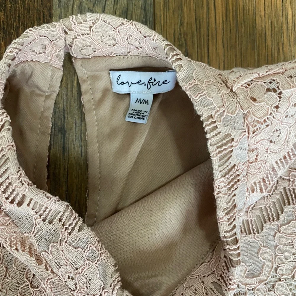 Beautiful lace blush top - Picture 5 of 6